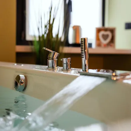 Marylin's Suite&spa Con Parcheggio Privato Lägenhet *