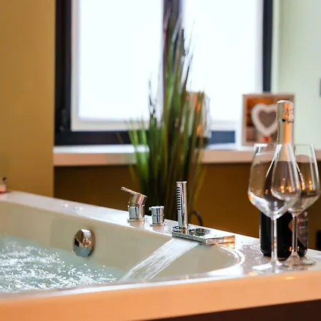 Lägenhet Marylin's Suite&spa Con Parcheggio Privato Como
